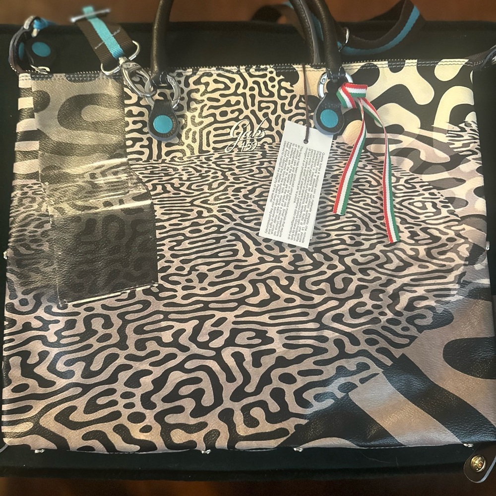 NEW WITH TAGS!! Gabs 4 Way Transformable bag. Made in Italy. - Picture 9 of 9